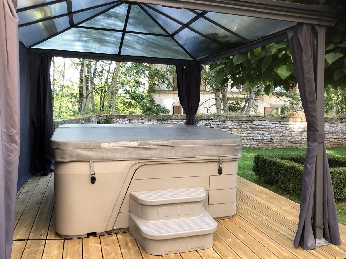 Unique Holiday Home In Virton With Jacuzzi 라뚜르 외부 사진